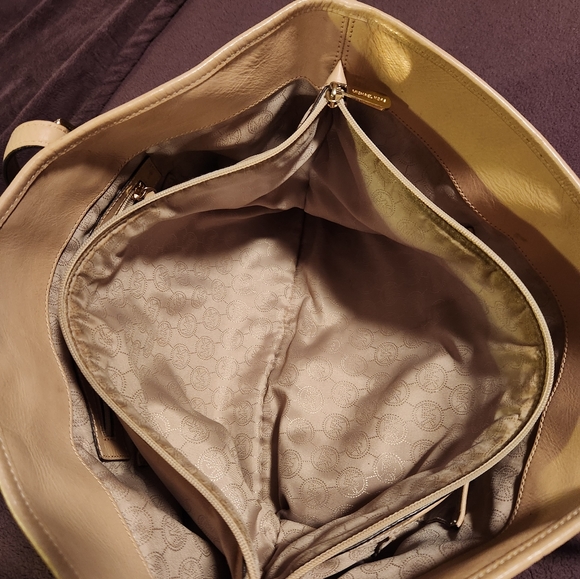 Micheal Kors shoulder bag - Picture 6 of 10